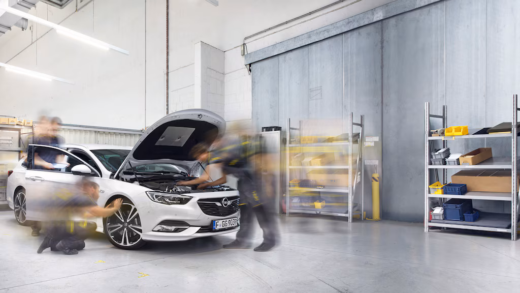 Opel Premium Auto enterijer salona